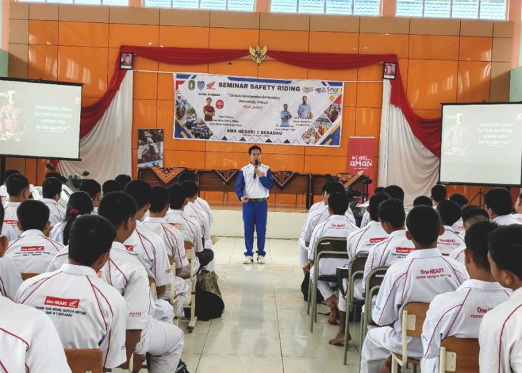 Kegiatan edukasi #cari_aman Asmo Kalbar di SMAN 1 Sekadau. (ist)