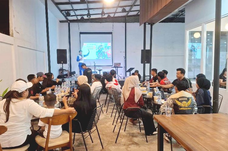 Melalui kampanye #Cari_aman yang terus digalakkan, Astra Motor Kalimantan Barat membagikan 10 tips aman berkendara berkelompok sebagai panduan bagi komunitas dan konsumen Honda. (ist)
