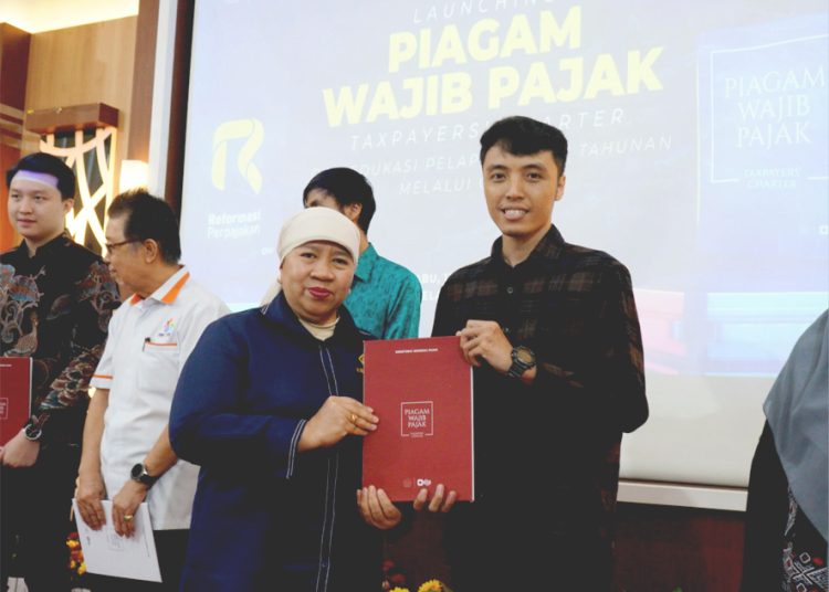 Kepala Kanwil DJP Kalimantan Barat Inge Diana Rismawanti meluncurkan Piagam Wajib Pajak (Taxpayers' Charter), Rabu. (ist)