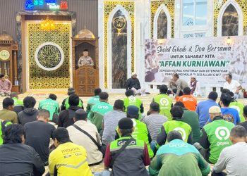 Komunitas Ojol Sholat Ghoib untuk Almarhum Affan Kurniawan