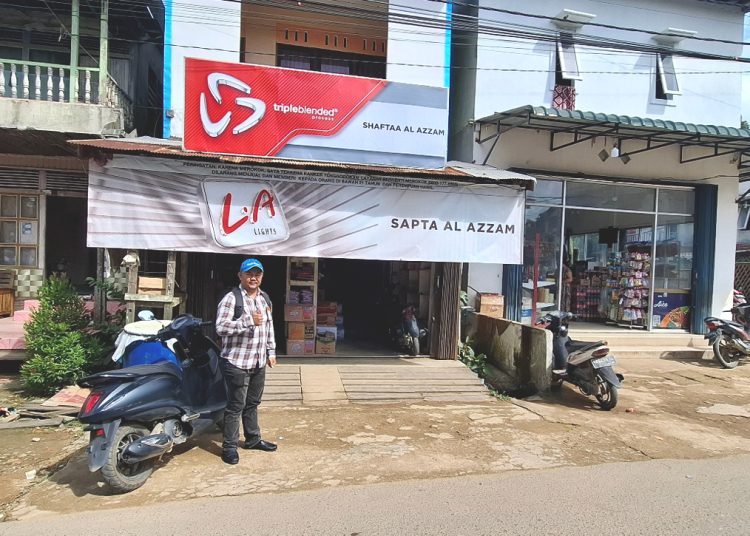 Toko Sembako Sapta Al Azzam milik Sri Bima Hastuti yang terus mengalami peningkatan signifikan telah memanfaatkan skema kredit KUR Bank Kalbar. (ist)
