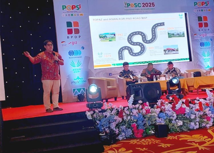 Asian Agri, salah satu perusahaan perkebunan kelapa sawit terkemuka di Indonesia, dan juga produsen benih unggul kelapa sawit, menampilkan benih DxP Topaz dalam Indonesian Palm Oil Smallholders Conference & Expo ke-5 (IPOSC 2025) di Pontianak. (ist)