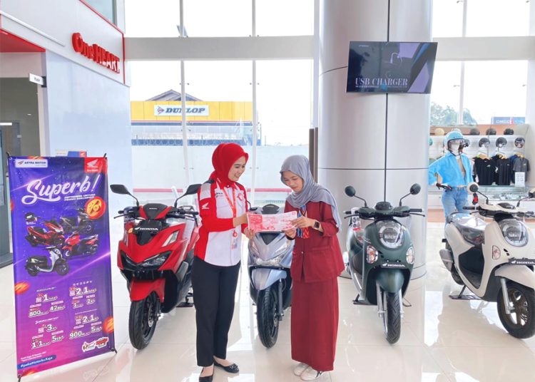Astra Motor Kalbar memberikan Promo SUPERB yakni September Untung Promo Berlimpah kepada konsumen setia motor Honda. Promo ini berlaku untuk pembelian secara kredit di seluruh dealer di area Kota Pontianak disepanjang bulan September 2025 berupa potongan angsuran dan diskon tenor. (ist)