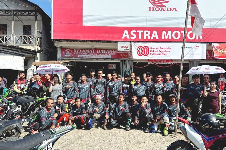 Kegiatan CRF Fun Adventure Asmo Kalbar bersama Komunitas Trabasan Sintang. (ist)
