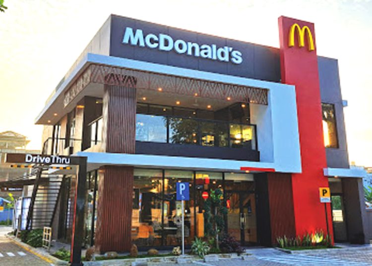 McDonald’s Indonesia, di bawah naungan PT Rekso Nasional Food, resmi membuka restoran ketiganya di Kalimantan Barat pada Senin, 1 September 2025, yang berlokasi di Jalan Jenderal Ahmad Yani no.5 Pontianak, Kalimantan Barat. McDonald’s Pontianak menempati lahan seluas 1717 m2 dengan luas bangunan 476 m2, dan total kapasitas dine-in sebesar 170 orang.(ist)