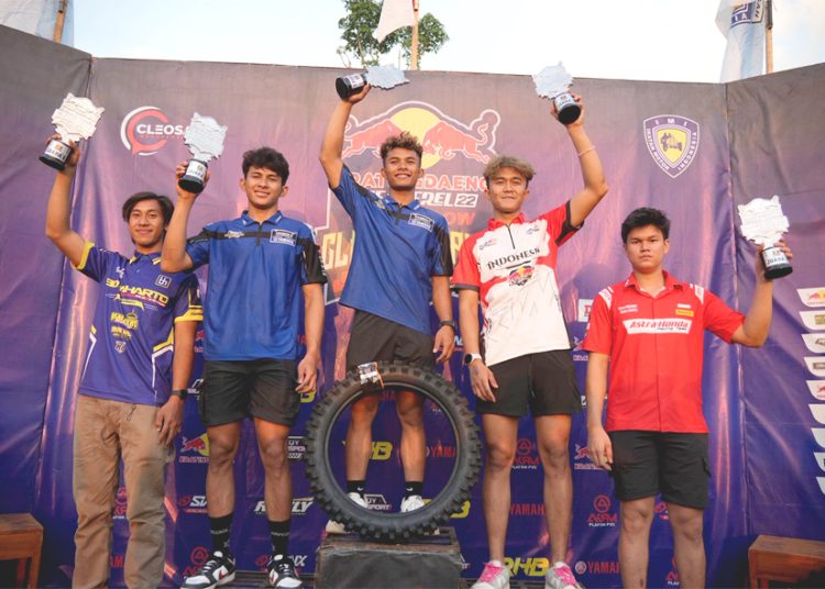 Pebalap binaan Astra Honda, Veda Ega Pratama berhasil mengunci gelar runner up Red Bull MotoGP Rookies Cup (RBRC). Sementara M. Kiandra Ramadhipa yang jadi Rookie tahun ini, meraih hasil gemilang berada di delapan besar klasemen. (ist)