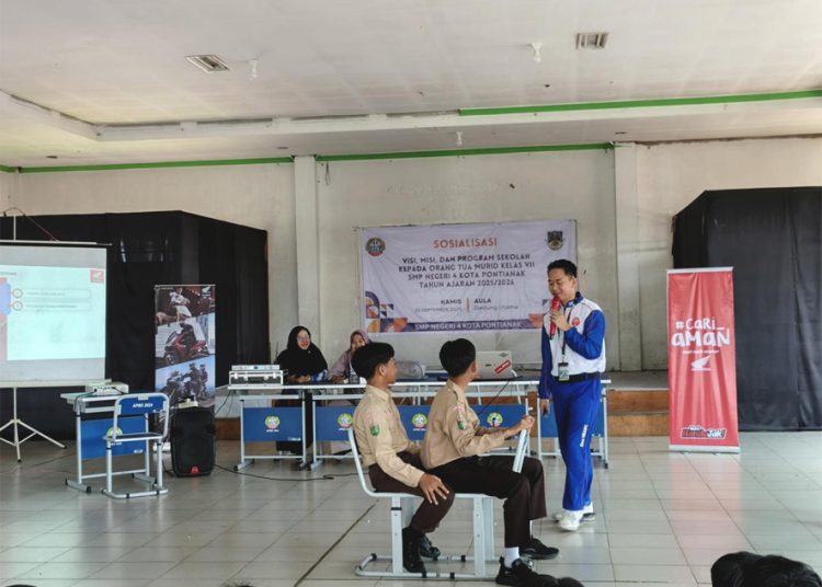 Edukasi safety riding Asmo Kalbar di SMPN 4 Pontianak.(ist)