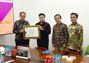 Bank Kalbar Terima Sertifikat Asli ISO