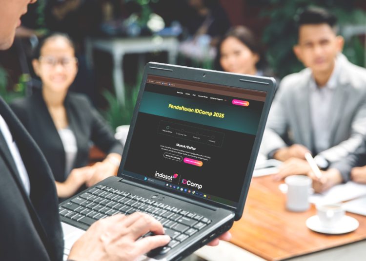 Perkembangan kecerdasan artifisial (AI) tengah mengubah cara dunia bekerja, menciptakan peluang ekonomi baru, sekaligus menuntut lahirnya profesi baru yang sangat dibutuhkan: AI Engineer. Indosat menjawab kebutuhan talenta digital ini, lewat kelas AI gratis di IDCamp 2025. (ist)