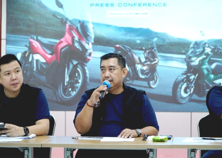 Lukas Ferinata, Region Head Astra Motor Kalimantan Barat saat menggelar press conference pada peluncuran New Honda ADV160 di Kalimantan Barat, Sabtu. (ist)