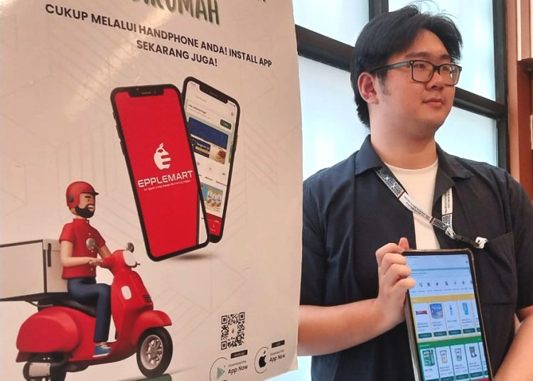 Mario Futusa CEO AppleMart yang telah berinovasi dengan meluncurkan aplikasi belanja online Epplemart.
