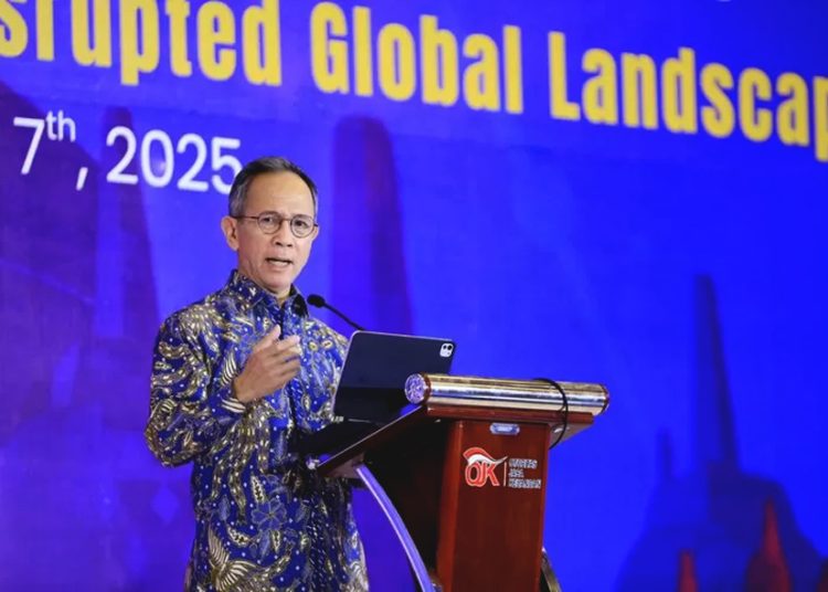 Ketua Dewan Komisioner OJK Mahendra Siregar dalam pembukaan kegiatan The 3rd OJK International Research Forum 2025 yang diselenggarakan di Yogyakarta, Senin. (ist)
