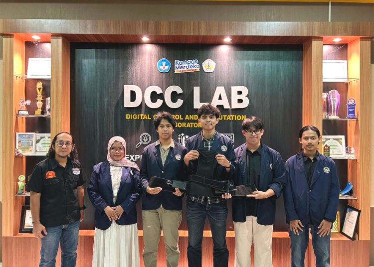 Mahasiswa Untan Pontianak menciptakan alat inovatif bernama PostureTrack, sebuah sistem pemantauan postur tubuh (wearable device) berbasis teknologi kecerdasan buatan (adaptive machine learning) dan Internet of Things (IoT).(ist)
