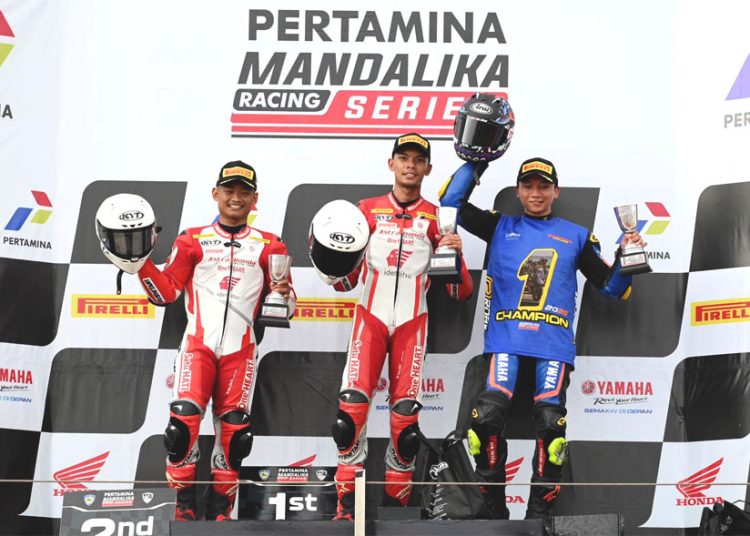 Tampil gemilang di gelaran pamungkas Mandalika Racing Series (MRS) 2025, pebalap Astra Honda Racing Team (AHRT) kuasai podium di kelas National Supersport600.(ist)
