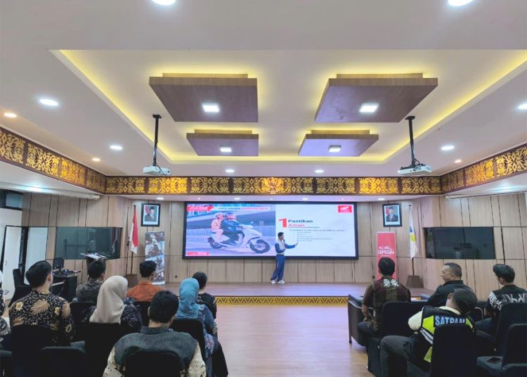 Astra Motor Kalbar memperluas edukasi keselamatan berkendara melalui kegiatan Safety Riding yang digelar bersama PT Pertamina Cabang Sutoyo Pontianak.(ist)