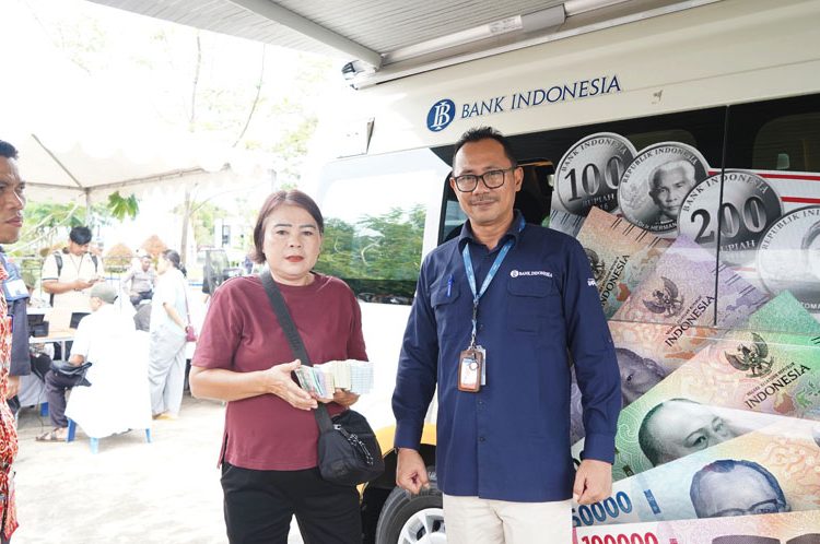 Kegiatan LENTERA Batas Negeri 2025 digelar BI sebagai bentuk nyata kehadiran lembaga di wilayah perbatasan, memastikan masyarakat memperoleh layanan keuangan yang inklusif, uang Rupiah yang layak edar, serta akses terhadap sistem pembayaran digital yang modern dan aman. (ist)