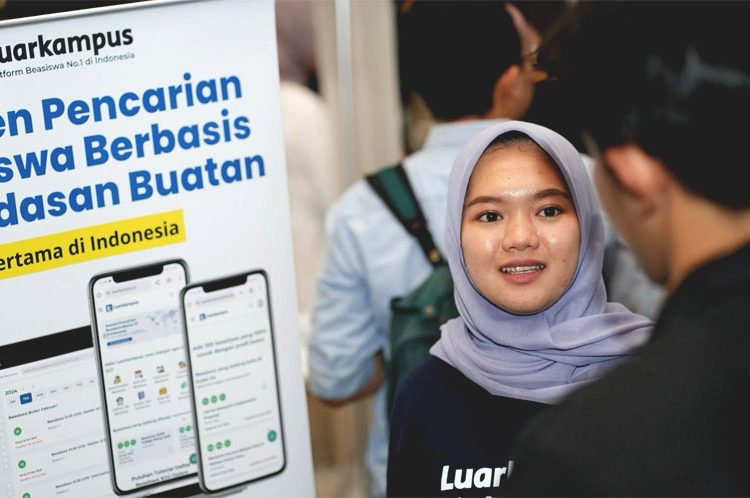 LuarKampus dinobatkan sebagai Best of The Best dalam ajang The NextDev Summit ke 10 Telkomsel pada Mei 2025 lalu. Platform ini telah diakses lebih dari 6 juta kali setiap bulan, dan telah membantu lebih dari 3.500 anak muda lolos beasiswa. (dok)