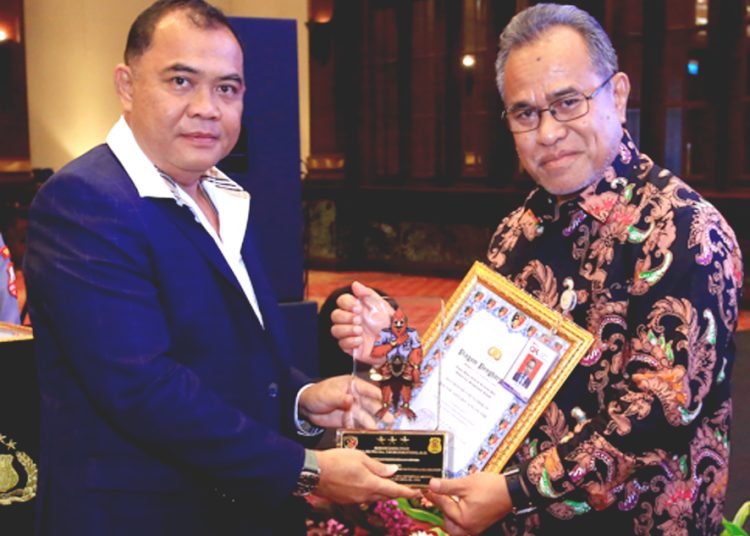 Otoritas Jasa Keuangan kembali meraih penghargaan Bareskrim Polri sebagai Kementerian/Lembaga/Badan yang memiliki kinerja sangat baik dalam melaksanakan fungsi penegakan hukum yang menjadi kewenangannya di tingkat pusat dan kewilayahan.(ist)