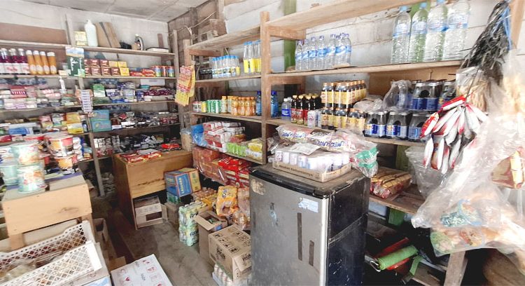 Toko Sembako Monika Ita di Titi Baru, Ketapang berkembang pesat Berkat KUR Bank Kalbar. Modal usaha yang membuka ruang kesempatan baru bagi para pelaku usaha yang ingin berkembang dan naik kelas.(dok)