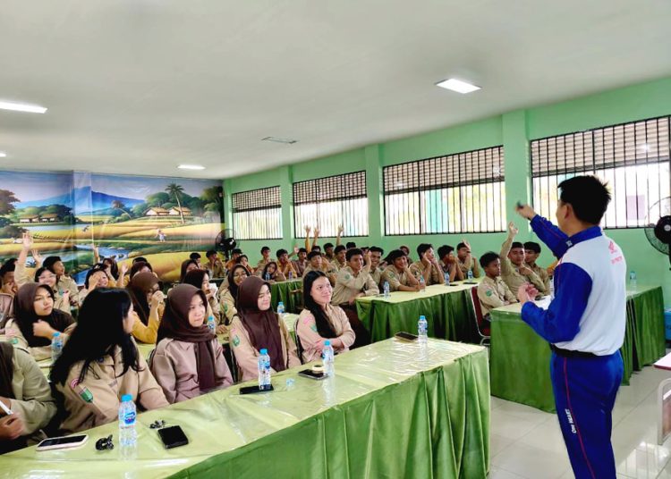 Astra Motor Kalimantan Barat menunjukkan komitmennya dalam meningkatkan kesadaran keselamatan berkendara melalui kegiatan Edukasi Safety Riding yang digelar di SMA Negeri 3 Pontianak. (ist)
