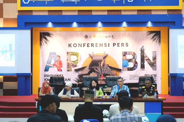 Konferensi Pers APBN Kalimantan Barat Edisi November Tahun 2025 memaparkan kondisi perekonomian regional serta realisasi fiskal hingga 31 Oktober 2025.(humas djpb kalbar)
