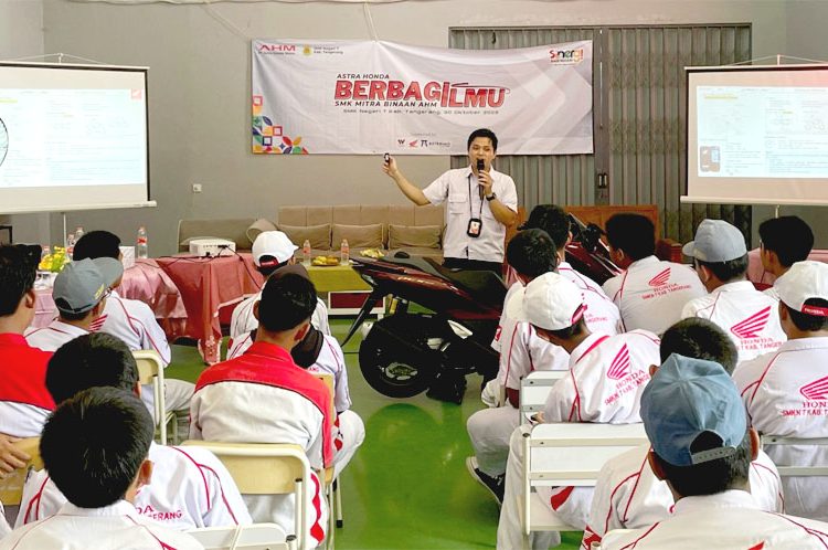 PT Astra Honda Motor (AHM) membagikan wawasan teknologi sepeda motor Honda terbaru kepada 1.462 pelajar Sekolah Menengah Kejuruan (SMK) Mitra Binaan Astra Honda melalui gelaran Astra Honda Berbagi Ilmu (AHBI) 2025. (ist)