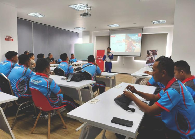 Astra Motor (Asmo) Kalimantan Barat (Kalbar) menggelar Seminar Safety Riding bagi penjaga keamanan dari Vendor SIGAP di Main Dealer Training Center Astra Motor Kalimantan Bara, Minggu. (ist)