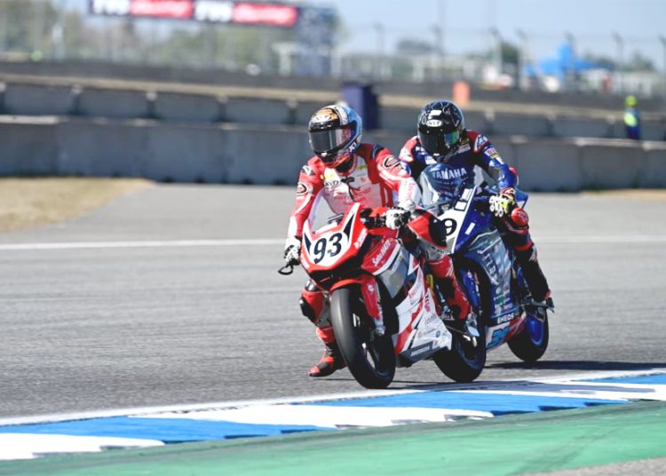 Pebalap Astra Honda Racing Team (AHRT), Fadillah Arbi Aditama, resmi menorehkan prestasi gemilang dengan meraih gelar Juara Asia AP250 pada seri terakhir ARRC 2025 di Buriram, Thailand. Kemenangan ini meneruskan tradisi dominasi CBR250RR sebagai yang terbaik di Asia.(ist)