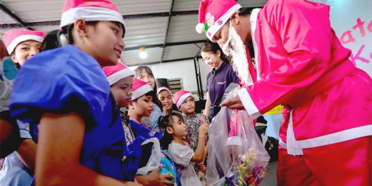 Hadirkan Hangat dan Sukacita Natal, Indosat Berbagi Kasih