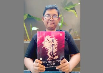 Alumni Untan Luncurkan Buku Hukum Administrasi Negara