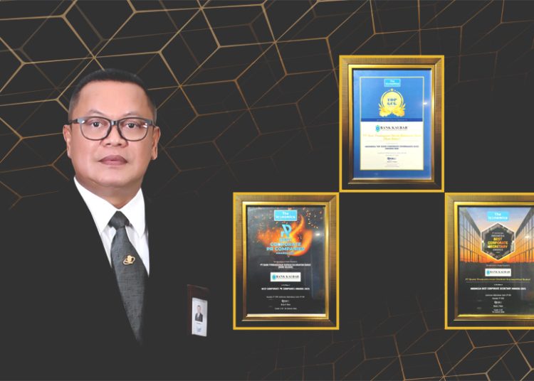 Direktur Utama Bank Kalbar Rokidi kembali memborong tiga penghargaan di panggung nasional dalam ajang 5th Indonesia TOP GCG Awards 2025 yang diselenggarakan The Iconomics Media dengan dukungan Axia Research, bertempat di Jakarta, Selasa. (ist)