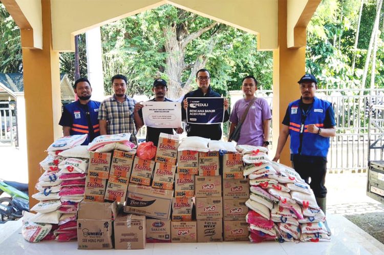 XLSMART menyalurkan bantuan kepada warga korban bencana banjir dan tanah longsor di Sumatra dan melakukan pemulihan jaringan serta layanan telekomunikasi di area terdampak.(ist)