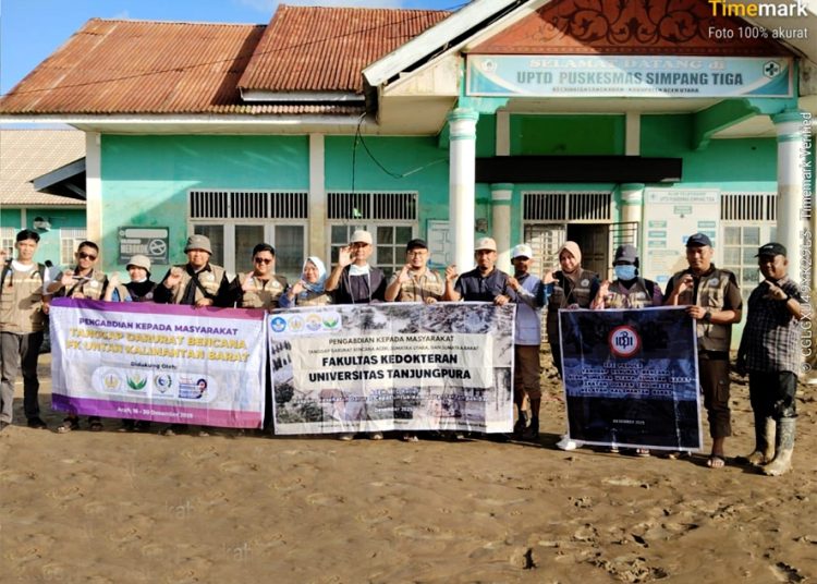 Fakultas Kedokteran Universitas Tanjungpura (FK Untan) berkolaborasi dengan Ikatan Dokter Indonesia (IDI) Wilayah Kalimantan Barat melaksanakan kegiatan Program Pengabdian kepada Masyarakat (PKM) berupa Bakti Sosial Kesehatan di Puskesmas Simpang Tiga, Kecamatan Langkahan, Kabupaten Aceh Utara.(ist)