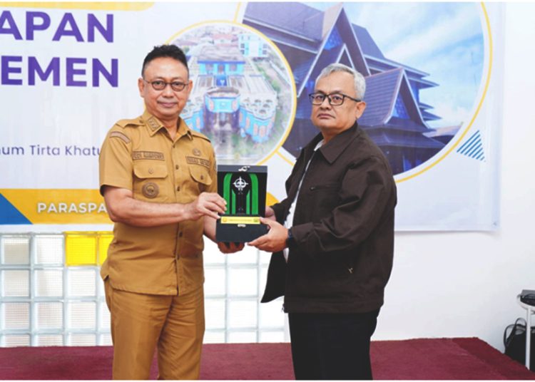 Kepala Perwakilan BPKP Provinsi Kalimantan Barat, Rudy M. Harahap dan Wali Kota Pontianak, Edi Rusdi Kamtono. (ist)