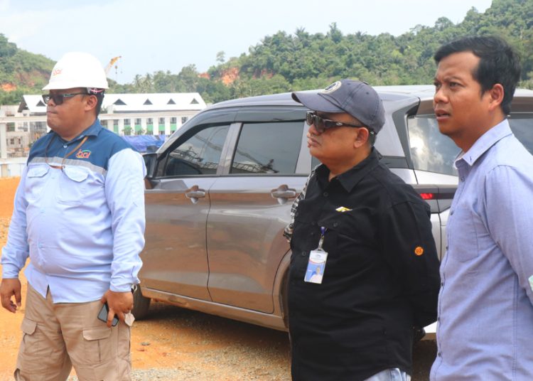 Kepala Perwakilan BPKP Provinsi Kalimantan Barat, Rudy M. Harahap menyaksikan prosesi Groundbreaking Fasilitas Pengolahan dan Pemurnian Bauksit di Kabupaten Mempawah, Kalimantan Barat.(ist)