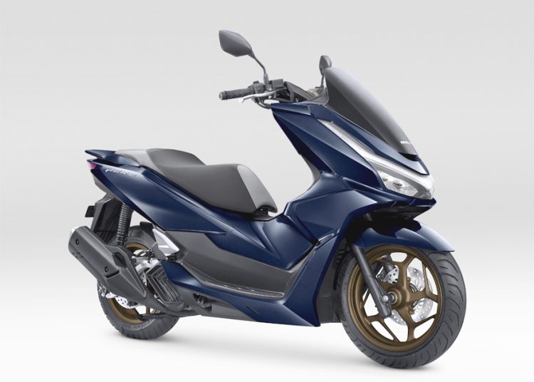 PT Astra Honda Motor (AHM) menghadirkan penyegaran tampilan sepeda motor Honda PCX160 melalui penyematan warna baru disertai warna emblem yang sarat dengan kemewahan. (ist)