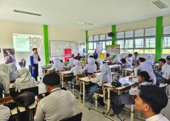 Asmo Kalbar Edukasi Safety Riding Pelajar SMAN 12 Pontianak