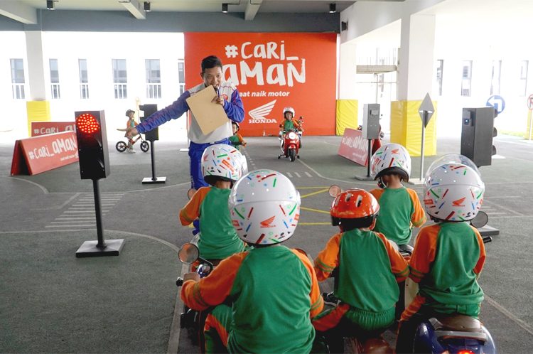 Instruktur Safety Riding PT Astra Honda Motor (AHM) berhasil menorehkan prestasi dengan meraih peringkat kedua terbaik pada ajang Asia-Oceania Safety Innovative Concept. (ist)