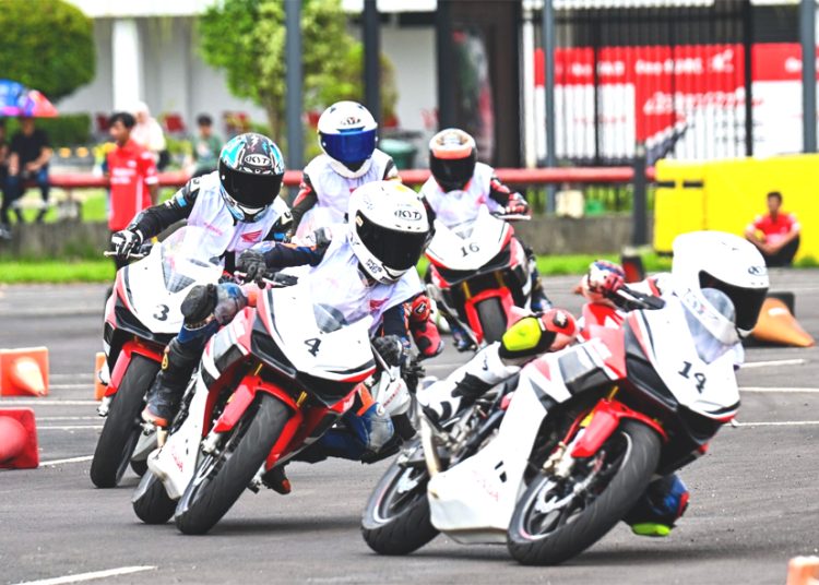 PT Astra Honda Motor (AHM) kembali siapkan talenta balap muda Tanah Air melalui program Astra Honda Racing School (AHRS). Sebanyak 10 pebalap muda potensial dari berbagai daerah di Indonesia resmi terpilih menjadi siswa AHRS 2026. (ist)