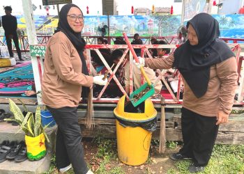 Aksi Kepedulian Lingkungan dari Asmo Kalbar dan SDIT Al Karima