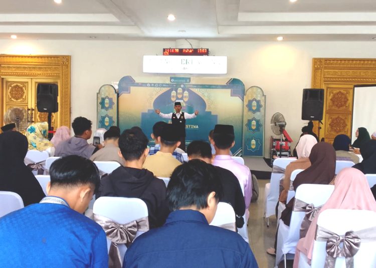 Lomba Dakwah yang menyasar para pelajar di Kota Pontianak, salah satu rangkaian kegiatan Kampanye GERAK Syariah bertajuk Membuka Jalan Kebaikan Bersama Keuangan Syariah digelar OJK Kalbar bersama BI, pemerintah daerah, industri keuangan syariah, Kementerian Agama serta tokoh masyarakat di pelataran Masjid Raya Mujahidin Pontianak, Selasa. (mb)