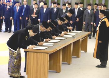 Tujuh ADK OJK Resmi Dilantik MA