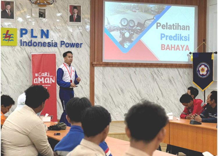 Asmo Kalbar menggelar Edukasi Safety Riding bagi para karyawan di PLTU Bengkayang, Kamis. (ist)