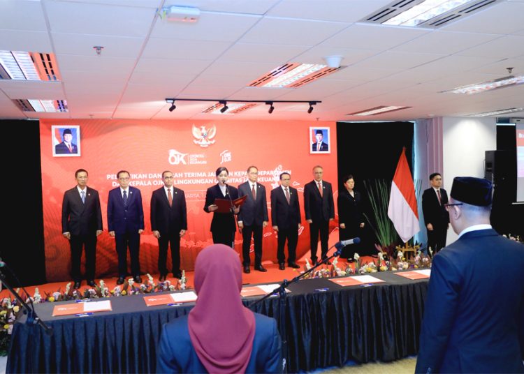 Pelantikan, pengambilan sumpah jabatan dan serah terima jabatan sejumlah pejabat strategis di lingkungan OJK, Rabu.(ist)