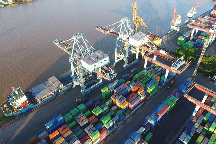 Aktivitas di Dermaga Pelabuhan Dwikora Pontianak, Kalimantan Barat. (ist)