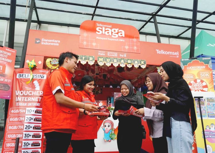 Pada periode Ramadan dan Idul Fitri 1447 H (RAFI 2026), mobilitas masyarakat meningkat pesat beriringan dengan lonjakan aktivitas digital di berbagai wilayah. Berbekal kesiapan jaringan terdepan dan terluasnya sebagai wujud komitmen Melayani Sepenuh Hati, Telkomsel berhasil menjaga kualitas konektivitas pelanggan agar tetap aman, nyaman, dan andal tanpa gangguan berarti.(ist)