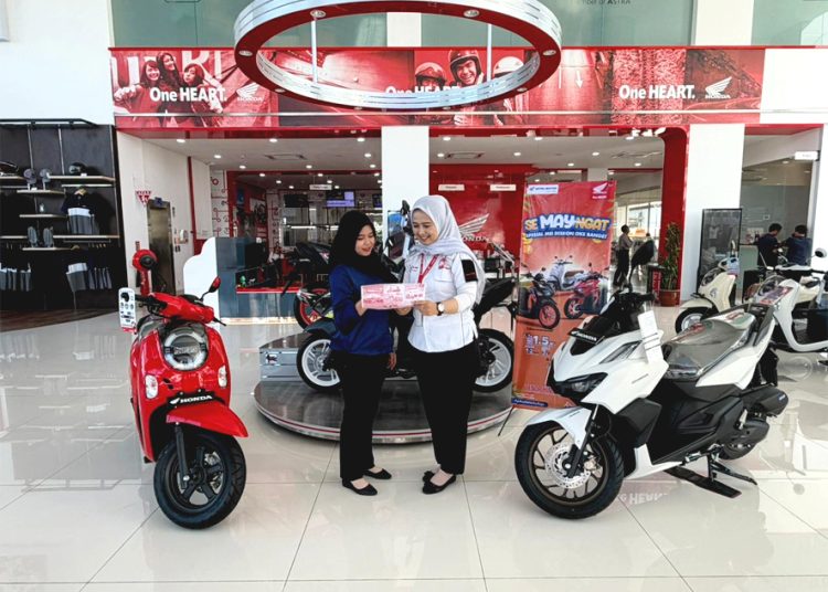 Spesial Mei diskon untuk setiap pembelian sepeda motor Honda berlaku sepanjang bulan Mei diberikan oleh Astra Motor (Asmo) Kalimantan Barat (Kalbar) sebagai main dealer sepeda motor Honda untuk wilayah Kalimantan Barat.(ist)