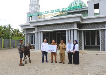 Pelindo Regional 2 Pontianak Salurkan Hewan Kurban untuk Masyarakat Kalbar