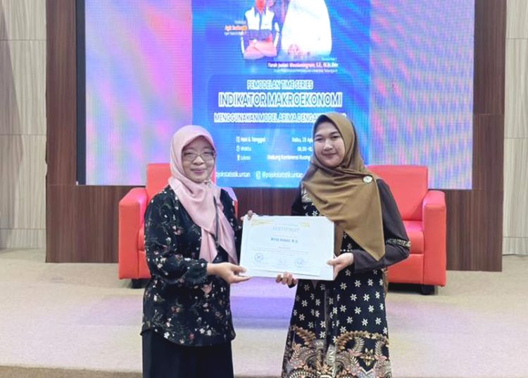 Kegiatan edukatif bertajuk Edukasi Statistik: Literasi Data Series empat yang dihadirkan Untan) Pontianak melalui kolaborasi UPA Perpustakaan Untan, Pojok Statistik Untan, dan Fakultas Ekonomi dan Bisnis (FEB) Untan pada Rabu. (ist)