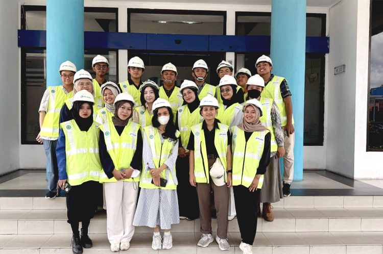 Mahasiswa Fakultas Kedokteran Universitas Tanjungpura (Untan) Pontianak angkatan 2023 melaksanakan kegiatan Plan Survey Ilmu Kedokteran Komunitas di sejumlah institusi mitra, di antaranya Klinik Pratama Untan, PLN, PDAM, dan Pelindo. (ist)